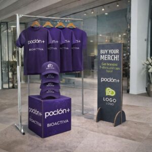 Pack dotación e interacción con camisetas gorras pieza en cartón y dado promocional